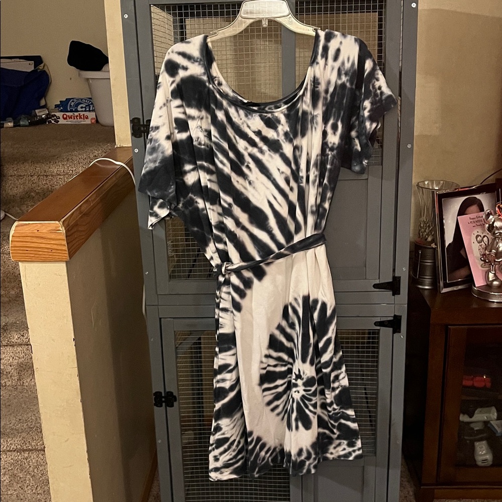 Torrid Black and White Tie-Dye Top